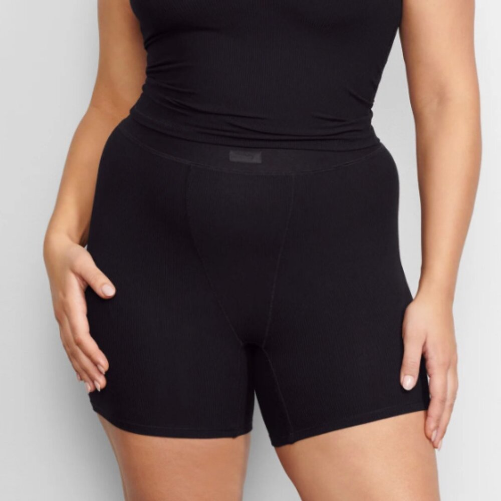 skims black boxer shorts, size large